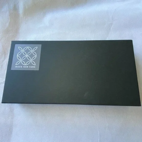 Inden Japanese Designer Handmade Lacquered Red Leather Heart Wallet - Picture 11 of 13